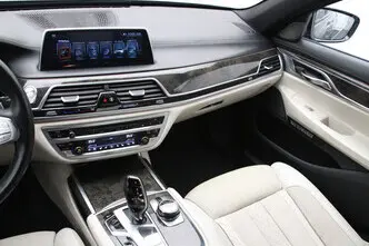 BMW 750, 4.4, 330 kW, petrol, automatic, four-wheel drive