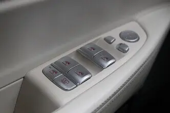 BMW 750, 4.4, 330 kW, petrol, automatic, four-wheel drive