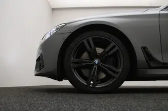 BMW 750, 4.4, 330 kW, petrol, automatic, four-wheel drive