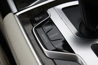 BMW 750, 4.4, 330 kW, petrol, automatic, four-wheel drive