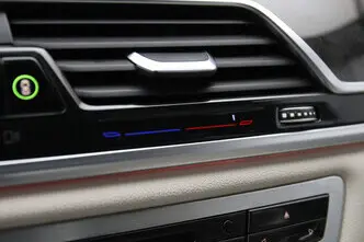BMW 750, 4.4, 330 kW, petrol, automatic, four-wheel drive