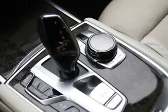 BMW 750, 4.4, 330 kW, petrol, automatic, four-wheel drive