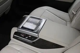 BMW 750, 4.4, 330 kW, petrol, automatic, four-wheel drive