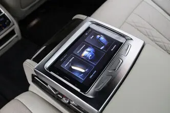 BMW 750, 4.4, 330 kW, petrol, automatic, four-wheel drive