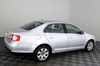 Volkswagen Jetta, 1.6, 75 kW, bensiin, manuaal, esivedu