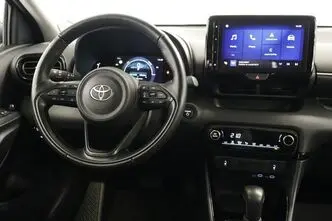 Toyota Yaris, 1.5, 68 kW, гибрид, автомат, передний привод