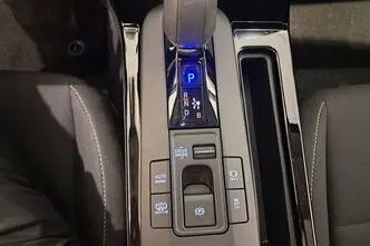 Toyota Prius, 2.0, 111 kW, plug-in hybrid, automatic, front-wheel drive