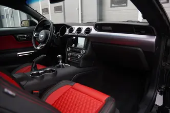 Ford Mustang, 5.0, 324 kW, бензин, механическая, задний привод