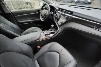 Toyota Camry, 2.5, 131 kW, hybrid, automatic, front-wheel drive