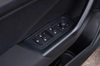 Volkswagen T-Roc, 2.0, 110 kW, дизель, автомат, передний привод