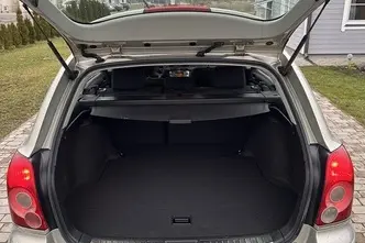 Toyota Avensis, 2.2, 110 kW, diesel, manual, front-wheel drive