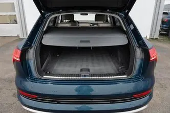 Audi e-tron, 300 kW, electric, automatic