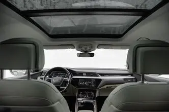 Audi e-tron, 300 kW, electric, automatic