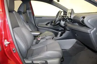 Toyota Yaris, 1.5, 68 kW, hybrid, automatic, front-wheel drive