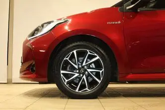 Toyota Yaris, 1.5, 68 kW, hybrid, automatic, front-wheel drive