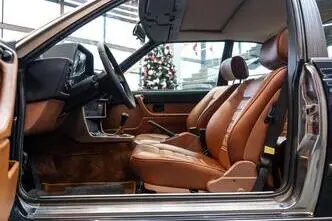 BMW 635, 3.4, 136 kW, bensiin, tagavedu