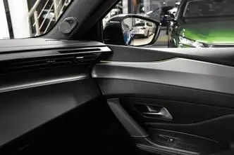 Peugeot 408, bensiin, automaat, esivedu