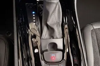 Toyota C-HR, 1.8, 72 kW, hübriid, automaat, esivedu