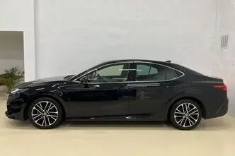 Toyota Camry, 2.5, 137 kW, hybrid, automatic, front-wheel drive