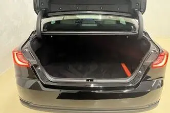 Toyota Camry, 2.5, 137 kW, hybrid, automatic, front-wheel drive