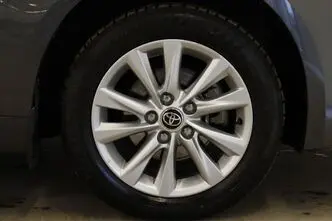 Toyota Corolla, 1.8, 72 kW, hybrid, automatic, front-wheel drive