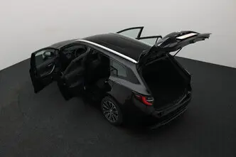 Toyota Corolla, 2.0, 112 kW, гибрид, автомат, передний привод