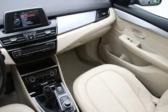BMW 220, 2.0, 120 kW, дизель, механическая, передний привод