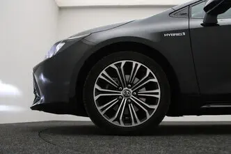 Toyota Corolla, 2.0, 112 kW, гибрид, автомат, передний привод