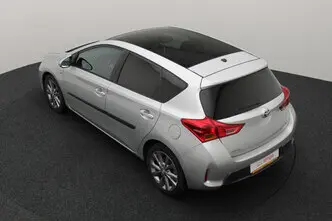 Toyota Auris, 1.8, 73 kW, гибрид, автомат, передний привод