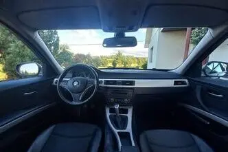BMW 320, 2.0, 105 kW, bensiin, manuaal, tagavedu