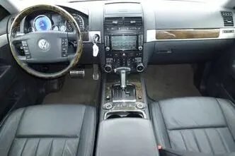 Volkswagen Touareg, 4.9, 230 kW, diesel, automatic, four-wheel drive