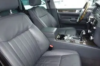 Volkswagen Touareg, 4.9, 230 kW, diesel, automatic, four-wheel drive