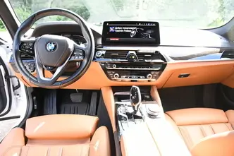 BMW 530, 3.0, 210 kW, гибрид, автомат, полный привод