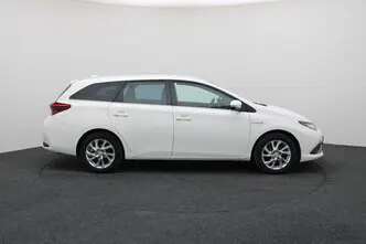 Toyota Auris, 1.8, 73 kW, hybrid, automatic, front-wheel drive