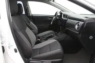Toyota Auris, 1.8, 73 kW, hybrid, automatic, front-wheel drive