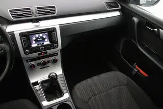 Volkswagen Passat, 1.6, 77 kW, diesel, manual, front-wheel drive