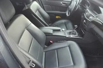 Mercedes-Benz E 200, 2.1, 100 kW, diesel, manual, rear-wheel drive