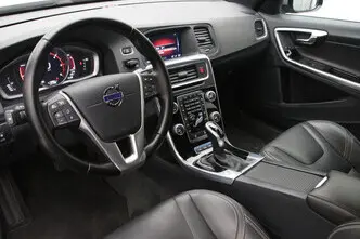 Volvo V60, 2.4, 120 kW, plug-in hybrid, automatic, four-wheel drive