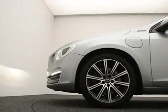 Volvo V60, 2.4, 120 kW, plug-in hybrid, automatic, four-wheel drive