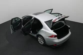 Lexus IS 300, 2.5, 133 kW, гибрид, автомат, задний привод