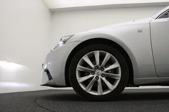 Lexus IS 300, 2.5, 133 kW, гибрид, автомат, задний привод