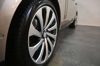 Land Rover Range Rover, 4.4, 390 kW, petrol, automatic, four-wheel drive