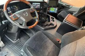 Mercedes-Benz Antos 1827 4x2, дизель, автомат