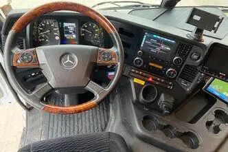 Mercedes-Benz Antos 1827 4x2, дизель, автомат
