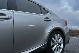 Lexus IS 300, 2.5, 133 kW, hybrid, automatic, rear-wheel drive