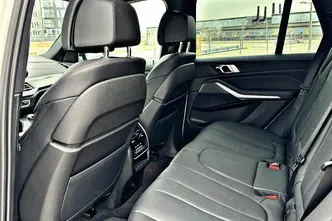 BMW X5, 3.0, 210 kW, hybrid, automatic, four-wheel drive