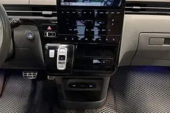Hyundai Staria, 2.2, 130 kW, дизель, автомат, полный привод
