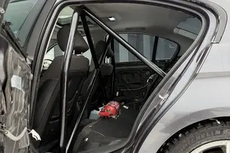 BMW 325, bensiin, manuaal, tagavedu