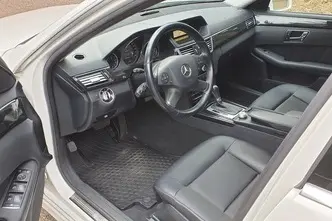 Mercedes-Benz E 200, 2.1, 100 kW, дизель, автомат, задний привод