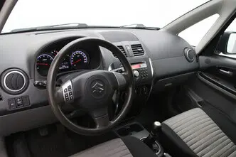 Suzuki SX4, 1.5, 82 kW, бензин, механическая, передний привод